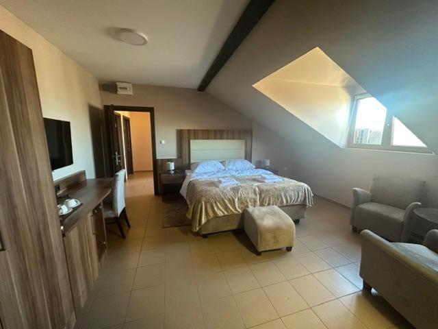 بور Jp Motel Mali Pariz المظهر الخارجي الصورة