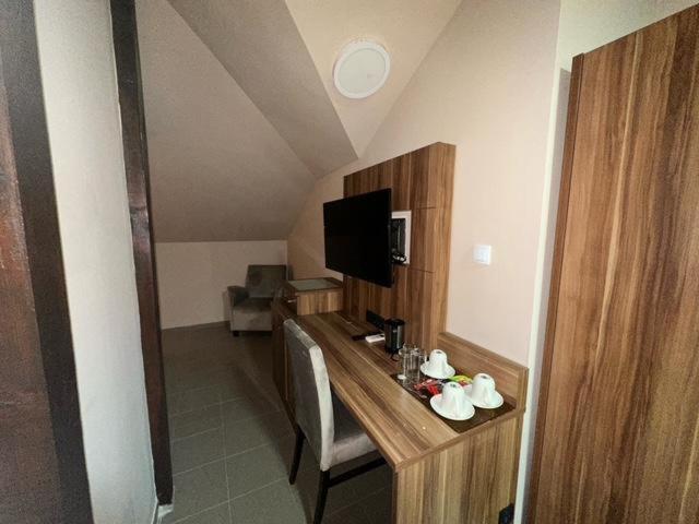 بور Jp Motel Mali Pariz المظهر الخارجي الصورة