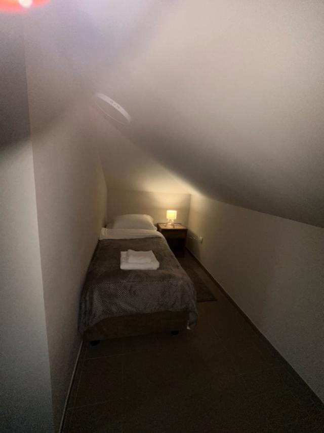 بور Jp Motel Mali Pariz المظهر الخارجي الصورة