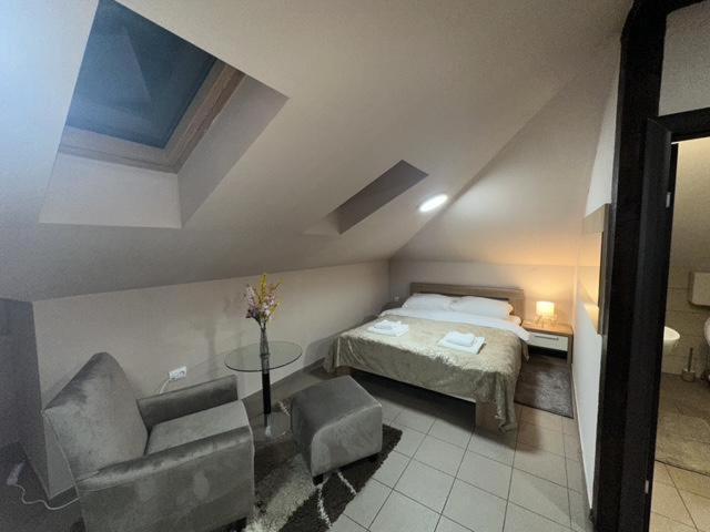 بور Jp Motel Mali Pariz المظهر الخارجي الصورة