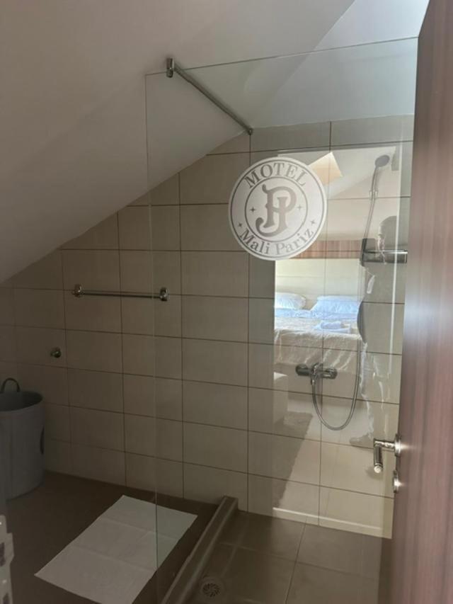 بور Jp Motel Mali Pariz المظهر الخارجي الصورة