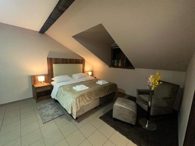 بور Jp Motel Mali Pariz المظهر الخارجي الصورة