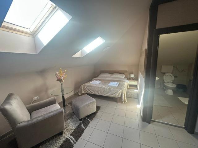 بور Jp Motel Mali Pariz المظهر الخارجي الصورة