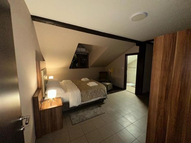 بور Jp Motel Mali Pariz المظهر الخارجي الصورة