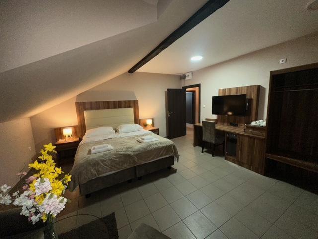بور Jp Motel Mali Pariz المظهر الخارجي الصورة