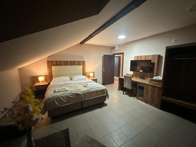 بور Jp Motel Mali Pariz المظهر الخارجي الصورة