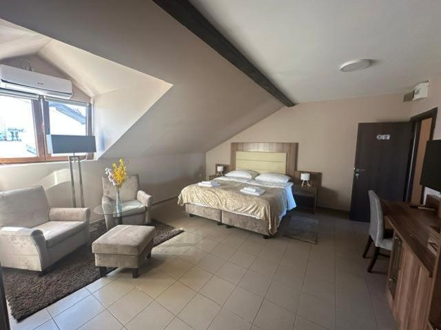 بور Jp Motel Mali Pariz المظهر الخارجي الصورة