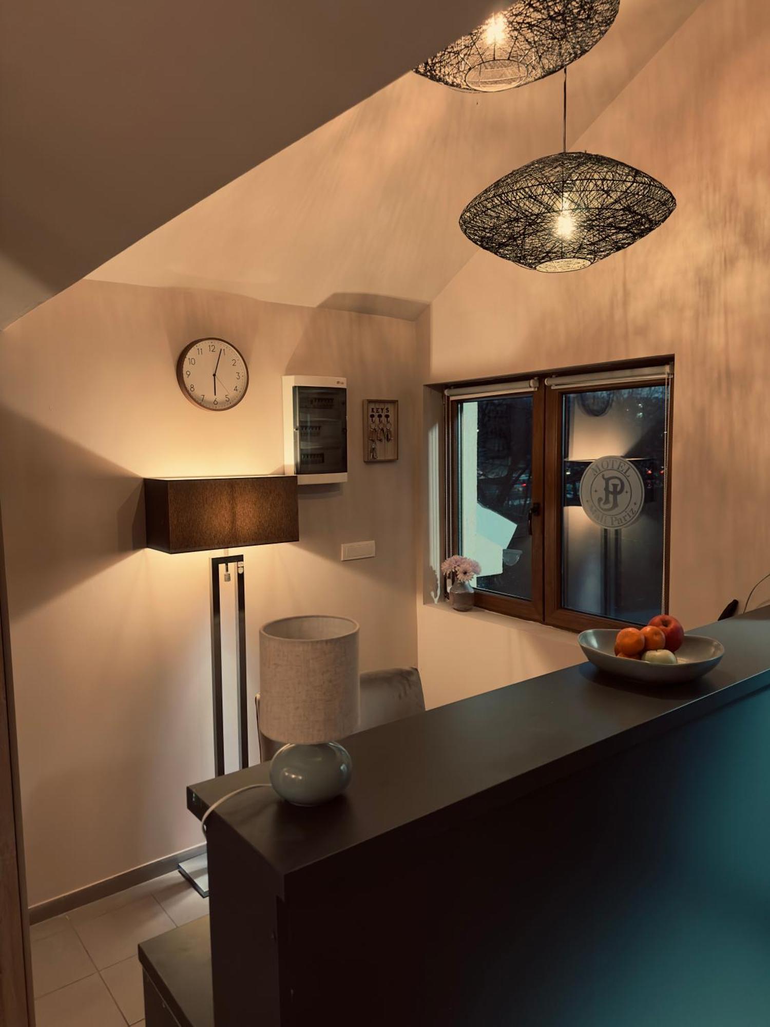 بور Jp Motel Mali Pariz المظهر الخارجي الصورة